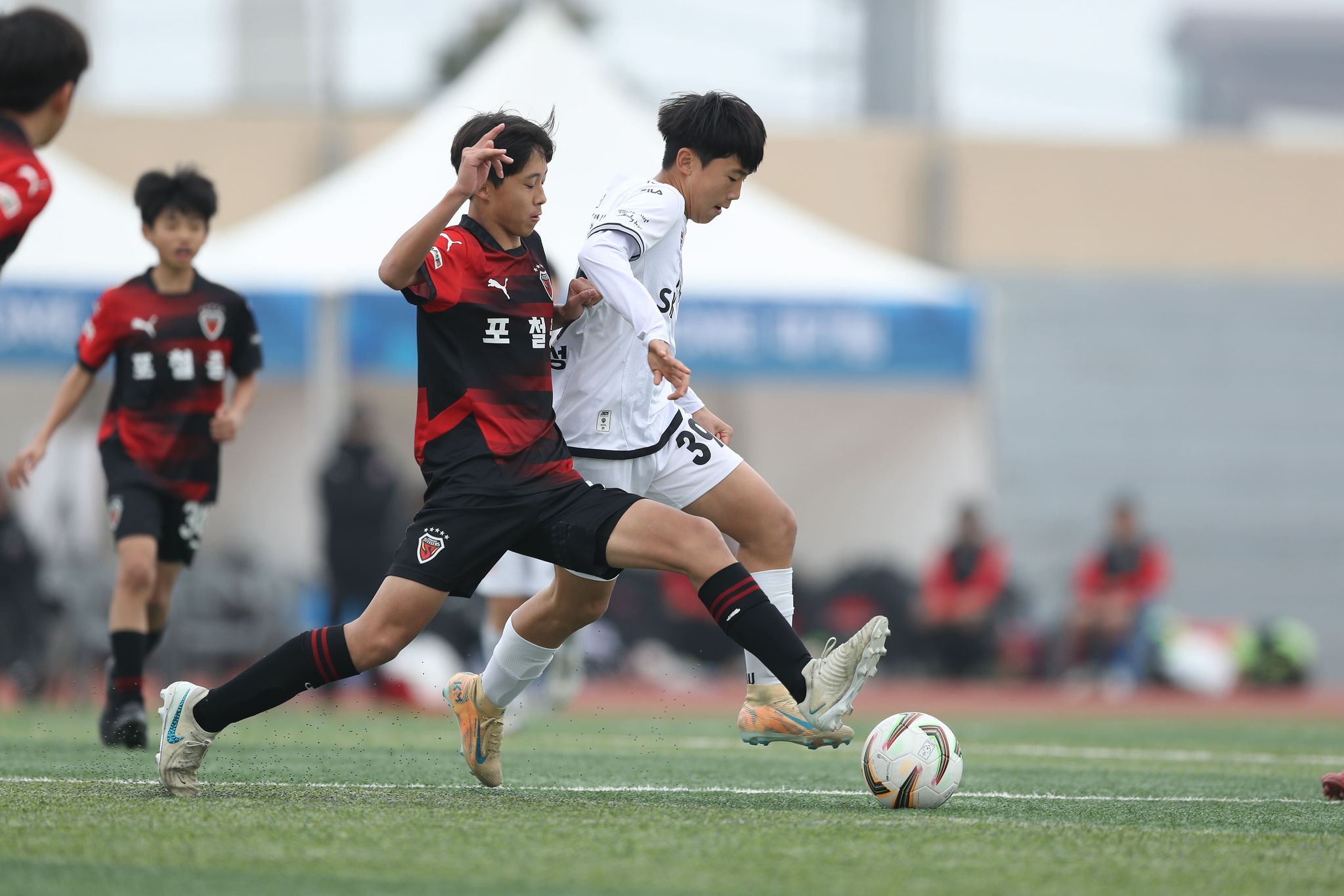 넥슨이 제주에서 주최한 그라운드.N 스토브리그에서 포항 스틸러스 U14팀과 제주SK U14팀이 맞대결을 펼쳤다. 사진 넥슨 
