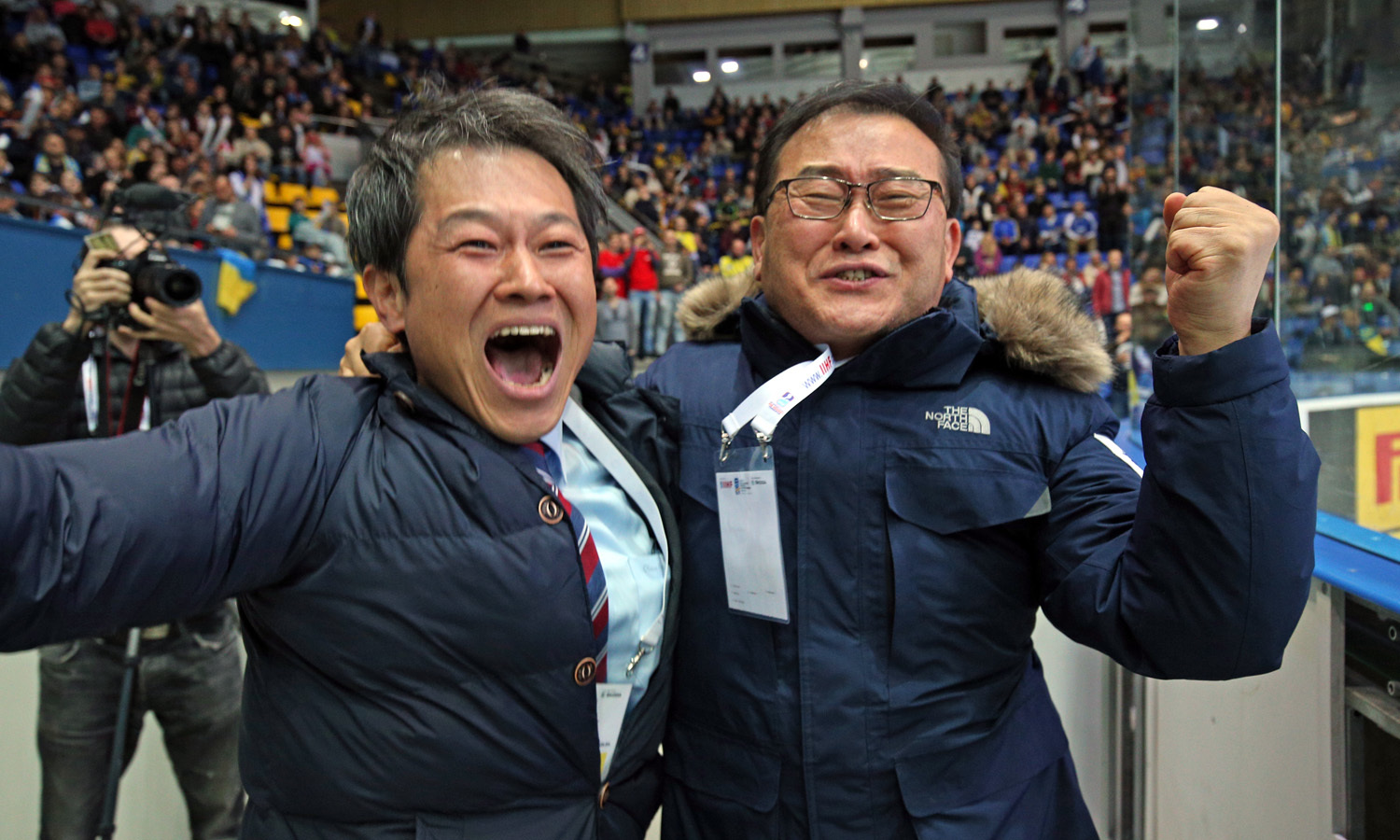 양승준 전무와 정몽원 회장, 중앙포토