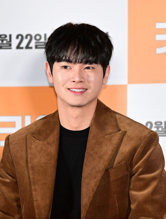 [OSEN=최규한 기자] 13일 오후 서울 CGV 용산아이파크몰에서 영화 ‘카운트’ (감독 권혁재) 언론시사회 및 간담회가 열렸다.영화 ‘카운트'는 금메달리스트 출신, 한번 물면 절대 놓지 않는 마이웨이 선생 시헌(진선규 분)이 오합지졸 제자들을 만나 세상을 향해 유쾌한 한 방을 날리는 이야기를 그린 영화다.배우 장동주가 간담회에 참석해 인사말을 마친 뒤 미소짓고 있다. 2023.02.13 / dreamer@osen.co.kr