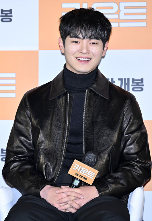 [OSEN=민경훈 기자] 30일 오전 서울 한강로 CGV 용산아이파크몰에서 영화 '카운트' 제작보고회가 열렸다.배우 장동주가 환하게 미소짓고 있다. 2023.01.30 / rumi@osen.co.kr