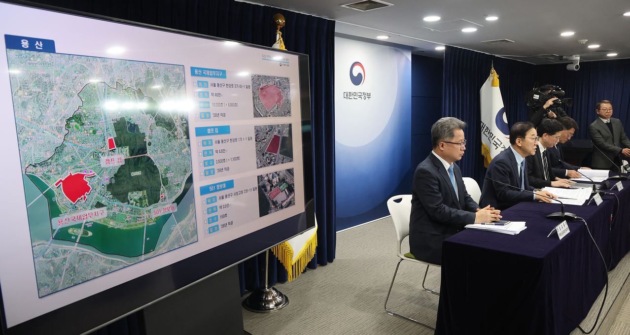 김윤덕 국토교통부 장관이 29일 서울 종로구 정부서울청사에서 도심 주택공급 확대 및 신속화 방안 관련 브리핑을 하고 있다. 뉴스1