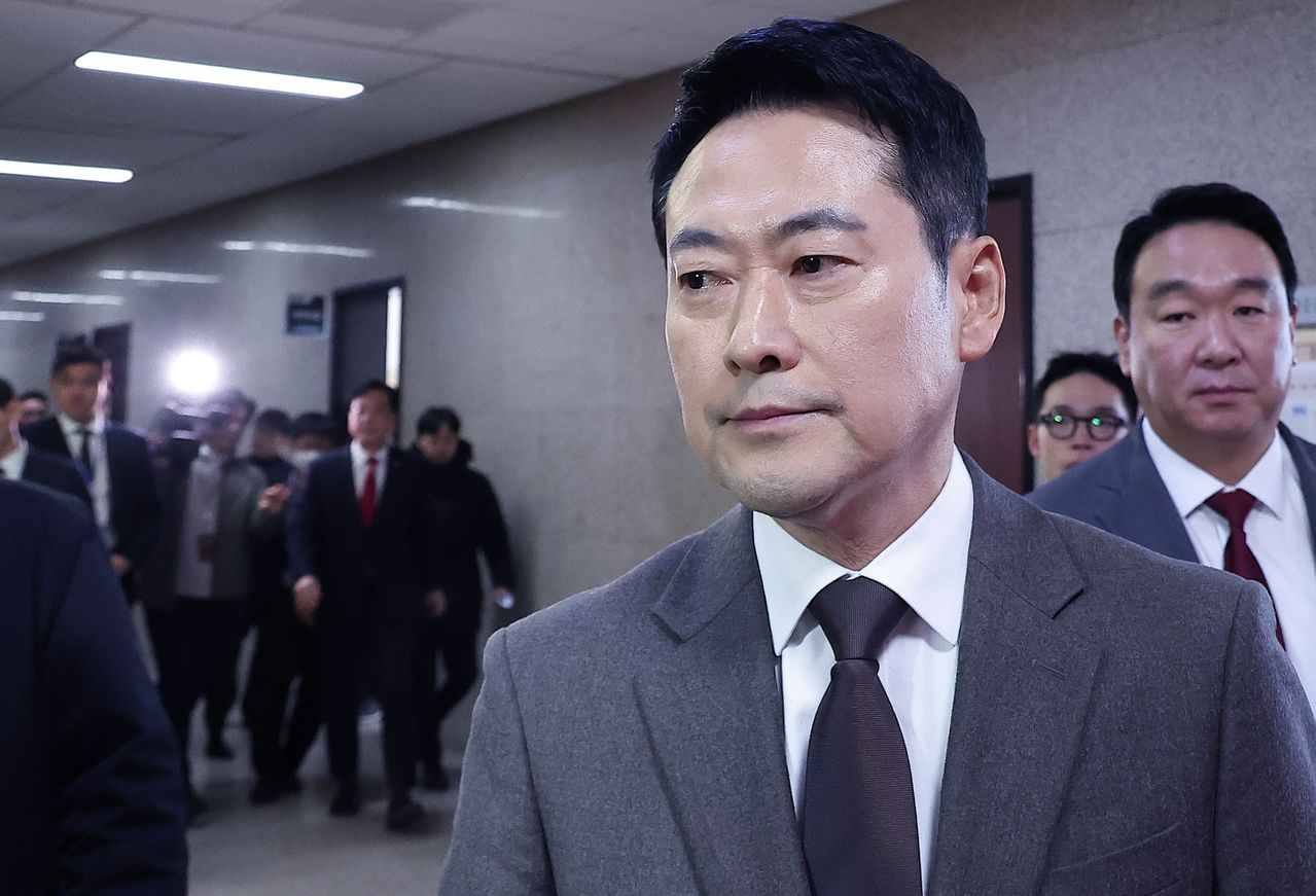 장동혁 국민의힘 대표가 29일 오전 국회에서 최고위원회의를 마친 뒤 이동하고 있다. 임현동 기자