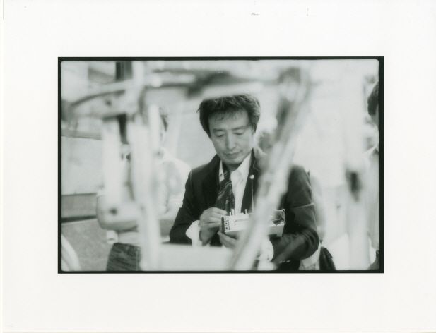 K-456을 원격조종하는 백남준. [사진 백남준 아트센터]