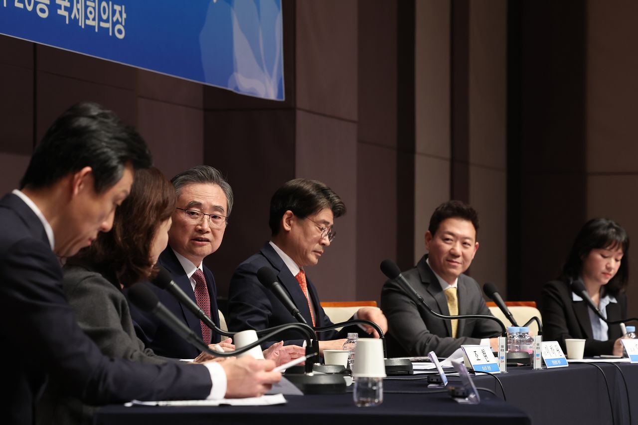 조현 외교부 장관이 29일 서울 중구 프레스센터에서 열린 관훈클럽 토론회에서 발언하고 있다. 연합뉴스