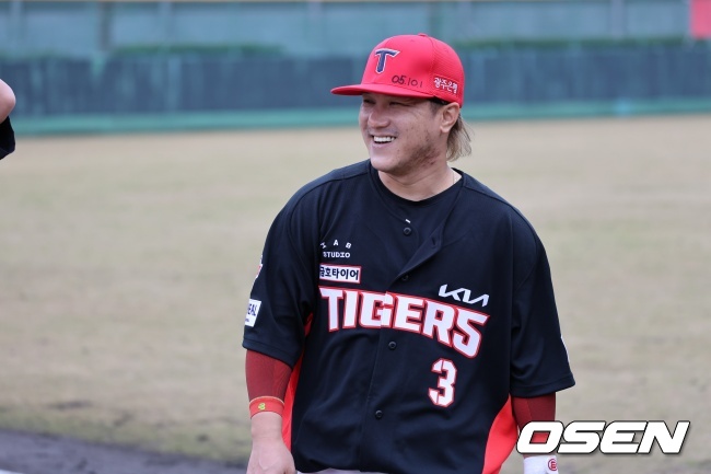 KIA 김선빈이 아마미 캠프에서 훈련하고 있다./KIA 타이거즈 제공