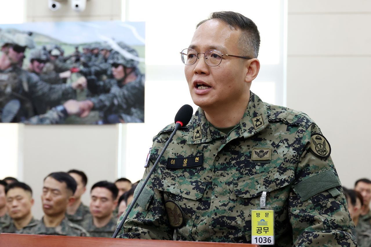 이상현 특수전사령부 제1공수여단장이 지난해 2월 21일 서울 여의도 국회에서 열린 윤석열 정부의 비상계엄 선포를 통한 내란 혐의 진상규명 국정조사 특별위원회 4차 청문회에서 의원 질의에 답변하고 있다. 뉴시스 
