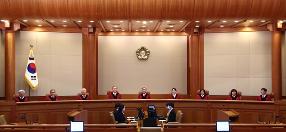 지난해 11월 헌법재판관들이 윤석열 전 대통령이 오동운 공수처장과 신한미 서울서부지법 부장판사 상대로 낸 권한쟁의심판 사건을 선고하기 위해 자리하고 있다.  사진은 기사 내용과 직접 관련 없음, 뉴스1
