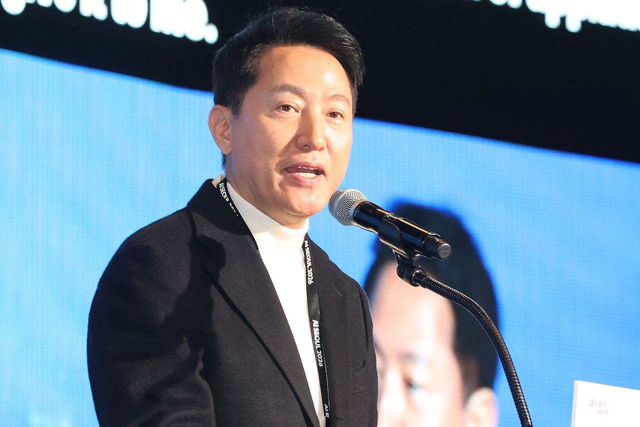 오세훈 서울시장이 30일 서울 강남구 코엑스에서 열린 'AI 서울 2026' 콘퍼런스에서 '피지컬 AI 선도도시, 서울' 선언을 하고 있다. 연합뉴스
