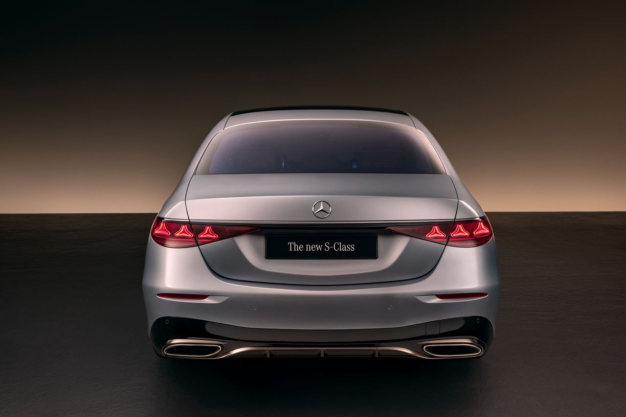 '더 뉴 S-클래스'의 후면부. 테일램프에도 삼각별 디자인이 활용됐다. 사진 메르세데스-벤츠