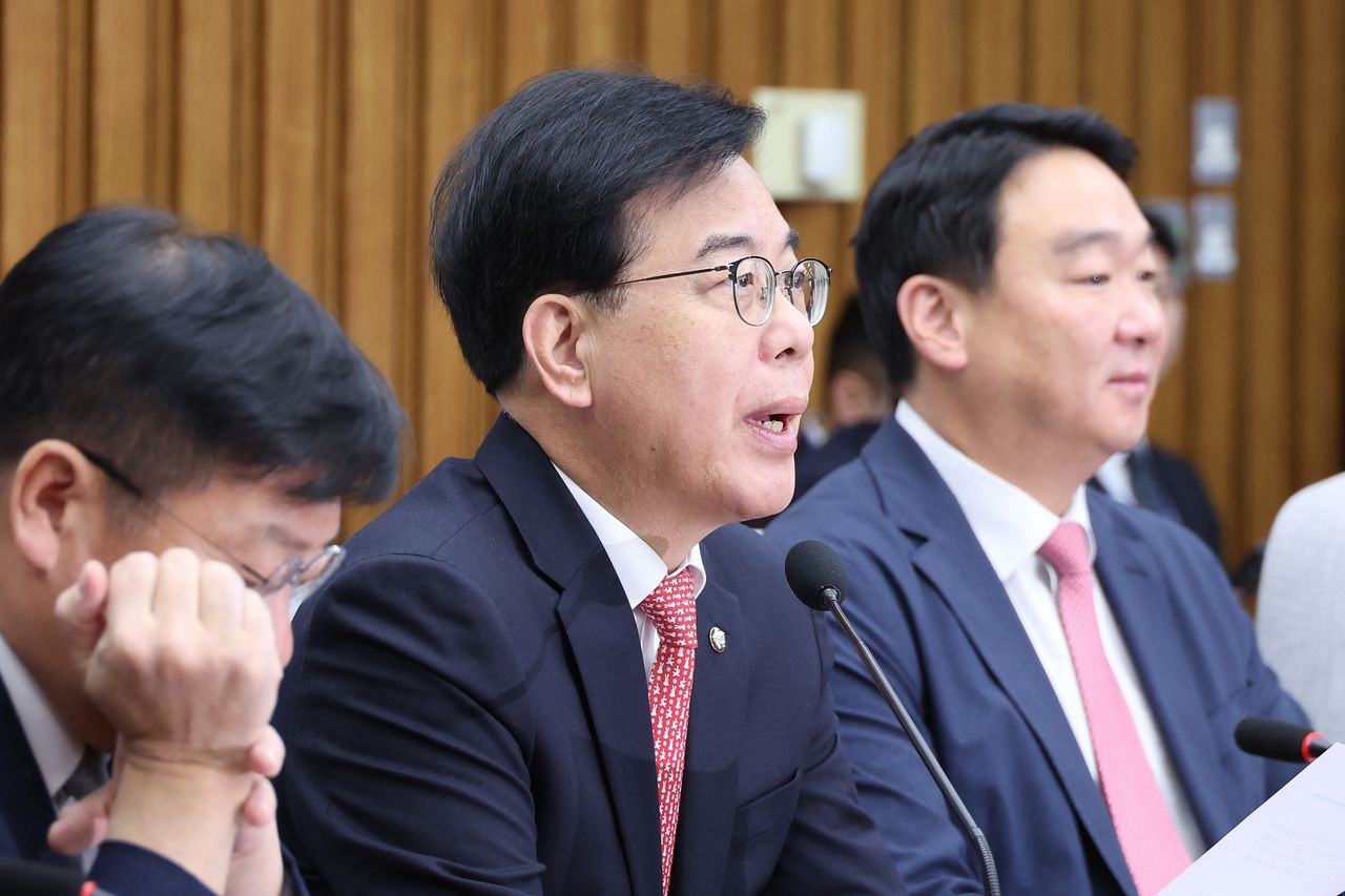 송언석 국민의힘 원내대표가 30일 서울 여의도 국회에서 열린 원내대책회의에서 발언하고 있다. 뉴스1