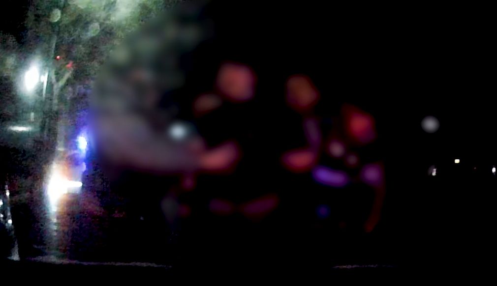 경기 수원영통경찰서는 지난 28일 오전 1시10분쯤 특수공무집행방해치상, 도로교통법상 음주운전 및 난폭운전전 등 혐의로 회사원 A씨(30대)를 붙잡아 구속영장을 신청했다. 사진은 도심 20㎞를 도주하다 경찰에 붙잡힌 A씨. 사진 경기남부경찰청