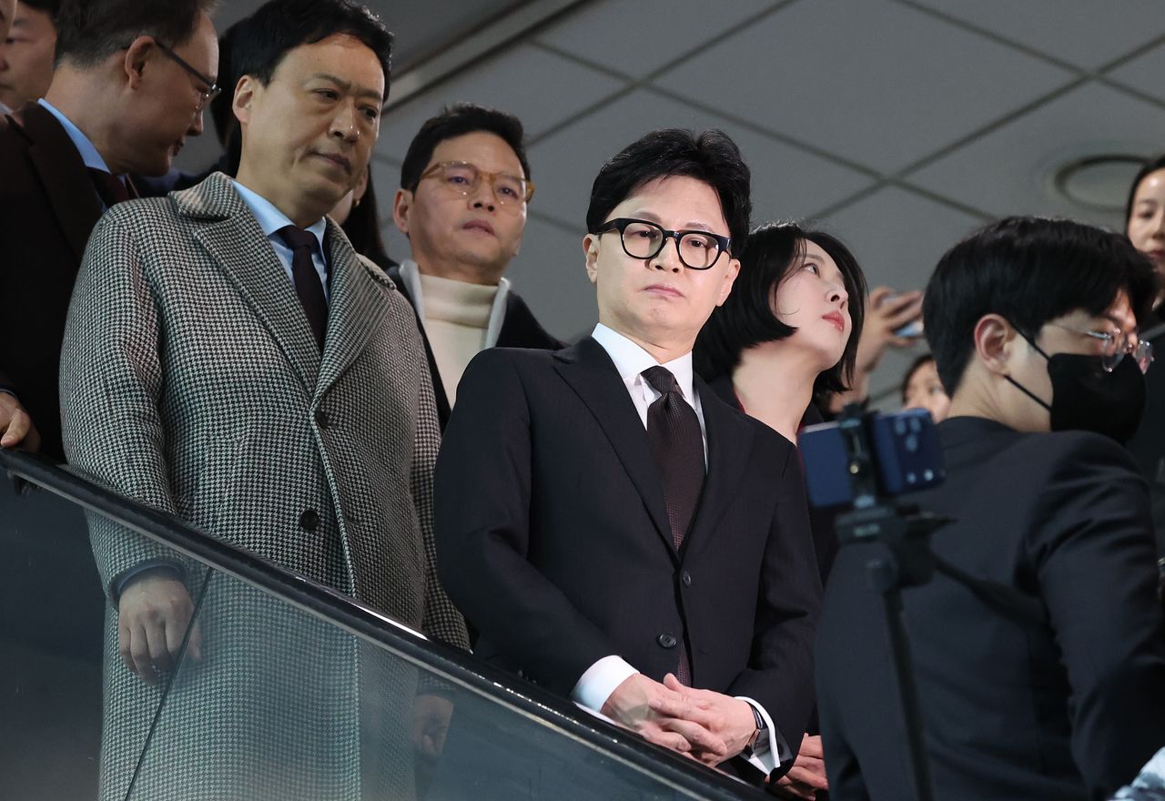 한동훈 전 국민의힘 대표가 29일 서울 여의도 국회 소통관에서 자신의 제명 결정에 대해 입장 발표를 한뒤 회견장을 나서고 있다. 임현동 기자