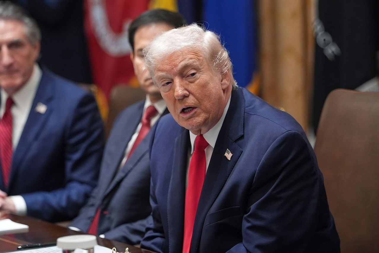 도널드 트럼프 대통령이 29일(현지시간) 워싱턴 백악관에서 열린 내각회의에서 발언하고 있다. AP=연합뉴스 