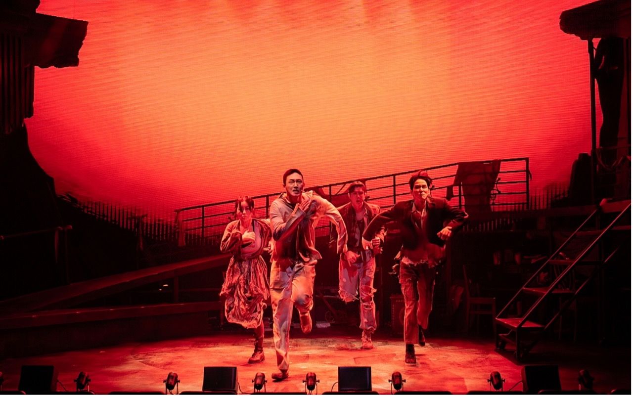 카뮈의 소설 '이방인'과 시지프스 신화를 결합한 뮤지컬 '시지프스'. 사진 오차드뮤지컬컴퍼니