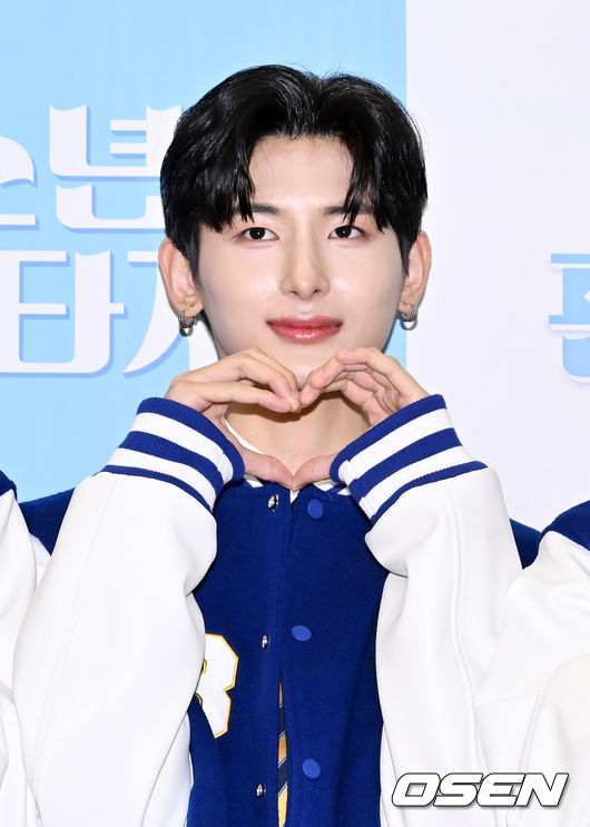 [OSEN=민경훈 기자] 1일 오후 서울 강남구 코엑스 라이브플라자에서 MBC '소년판타지 - 방과후 설렘 시즌2' 하이터치회가 열렸다.소년판타지 유준원이 포토타임을 갖고 있다. 2023.03.01 / rumi@osen.co.kr