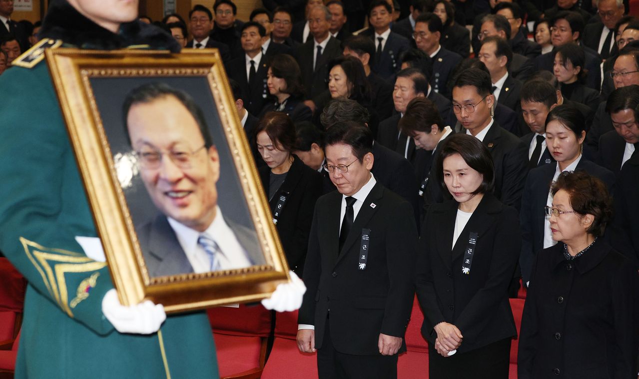 이재명 대통령과 김혜경 여사가 31일 국회의원회관 대회의실에서 열린 故 이해찬 제36대 국무총리 사회장 영결식에 참석하고 있다. 2026.01.31. 청와대사진기자단