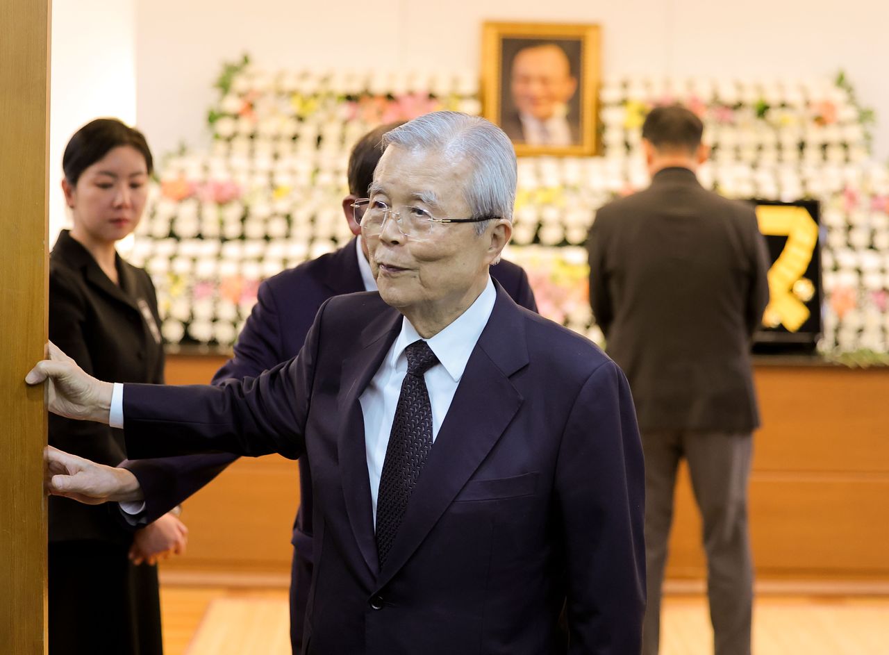 김종인 전 국민의힘 비상대책위원장이 28일 서울대학교병원 장례식장에 마련된 고 이해찬 전 국무총리의 빈소를 찾았다. 뉴시스