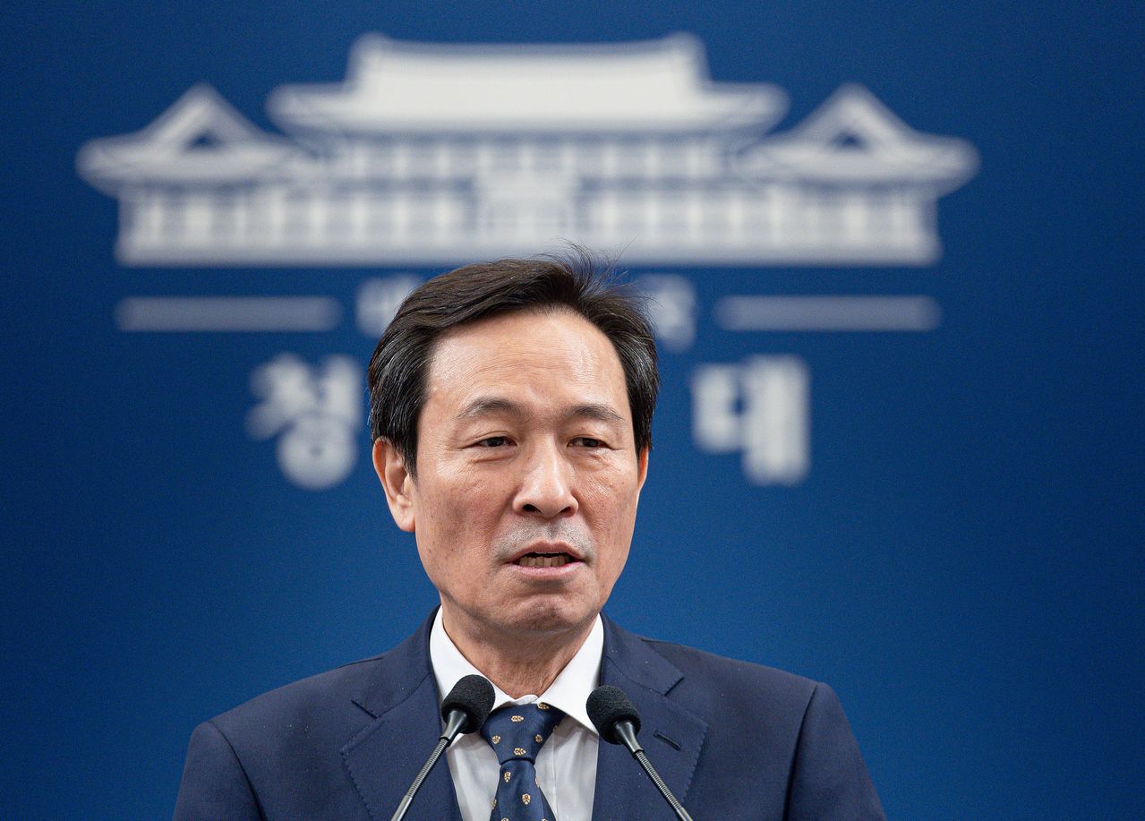 우상호 정무수석이 18일 청와대 춘추관에서 사직 인사말을 하고 있다. 청와대는 이날 브리핑을 통해 정무수석비서관으로 홍익표 전 더불어민주당 원내대표를 발탁했다고 밝혔다. 이재명 정부 초대 정무수석인 우상호 정무수석은 강원도지사 출마를 위해 사퇴한 것으로 알려졌다. 뉴스1