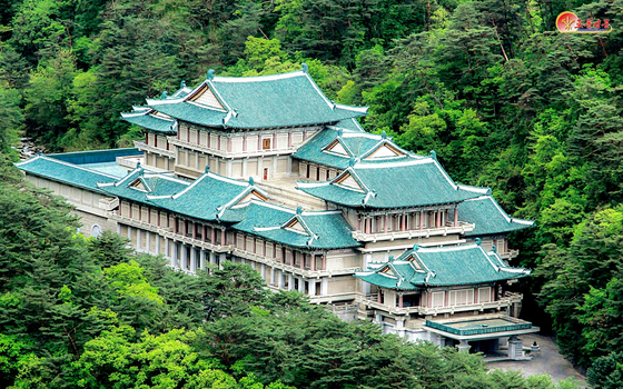 북한 노동당 기관지 노동신문은 지난해 4월 국제친선전람관을 소개하고 "위친칭송의 보물고"라고 선전했다. 노동신문=뉴스1