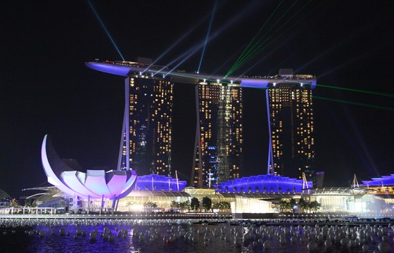 싱가포르 상업지구 야경. 중앙포토