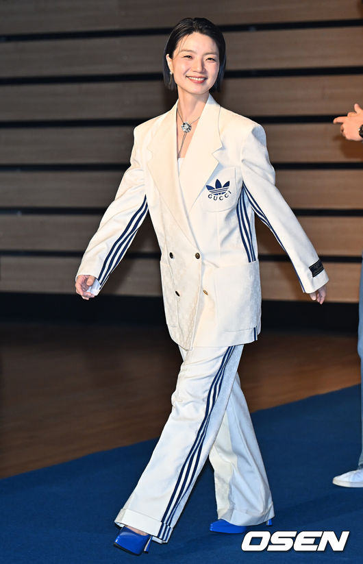 [OSEN=부산, 이석우 기자] 29일 부산  벡스코 오디토리움에서 제13회 부산국제코미디페스티벌(BICF) 개막식이 열렸다. 대한민국 최정상급 개그맨들과 9개국 해외 코미디언, 인기 유튜브 크리에이터들까지 100여명이 넘는 코미디언들을 만나볼 수 있다.안영미가 블루카펫 행사에서 포즈를 취하고 있다. 2025.08.29 / foto0307@osen.co.kr