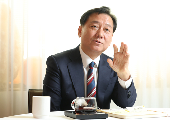 지난해 12월 중앙일보와 인터뷰를 하고 있는 이광재 전 국회 사무총장. 우상조 기자