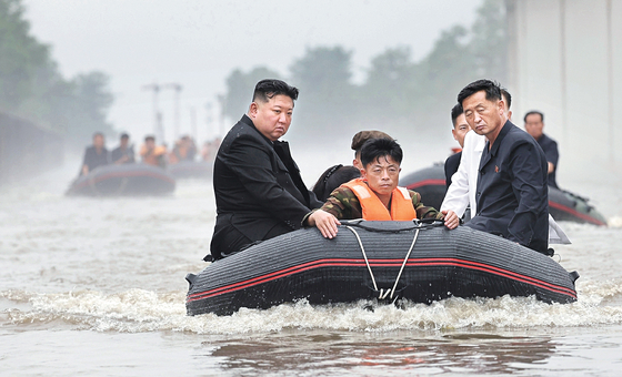 북한 노동당 기관지 노동신문은 2024년 8월 31일 김정은 총비서 주재로 당 중앙위원회 제8기 제22차 정치국 비상확대회의가 평안북도 신의주시 피해 지역에서 진행됐다고 보도했다. 노동신문=뉴스1