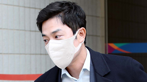  배우 성유리의 남편 프로골퍼 안성현이 지난 2023년 4월7일 서울남부지법에서 열린 구속 전 피의자 심문(영장실질심사)를 마친 뒤 이동하고 있다. 뉴스1