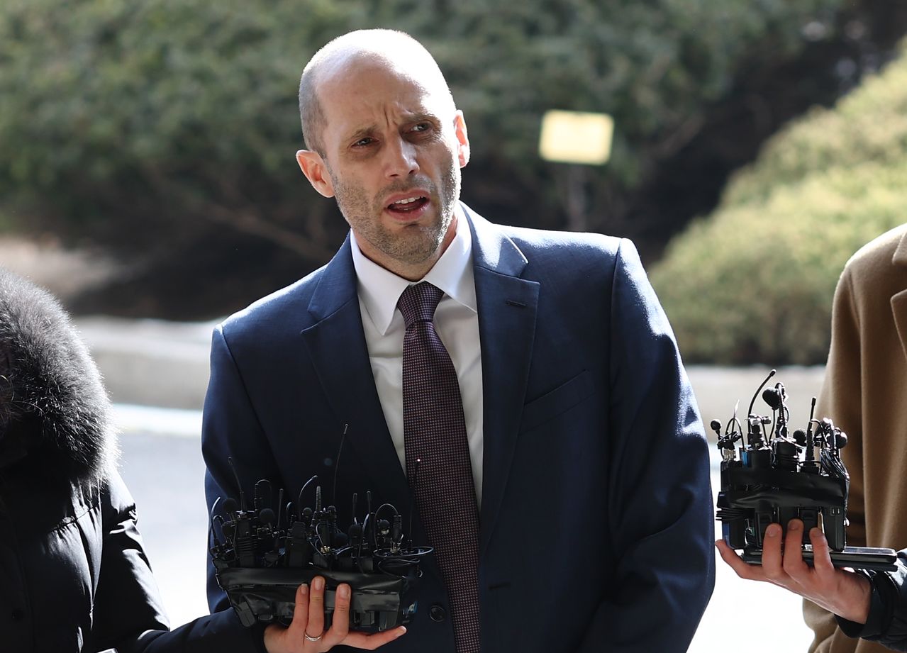 쿠팡의 대규모 개인정보 유출 사태에 대해 '셀프 조사'로 증거를 인멸한 혐의를 받는 해롤드 로저스 쿠팡 한국 임시 대표가 피의자 신분으로 조사를 받기 위해 지난달 30일 서울경찰청으로 출석하며 입장을 밝히고 있다. 연합뉴스