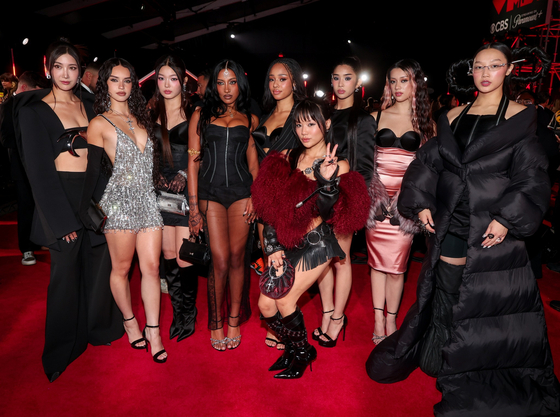 헌트릭스 멤버들의 가창을 맡은 이재, 오드리 누나, 레이 아미와 캣츠아이 멤버들. [사진 VMA]