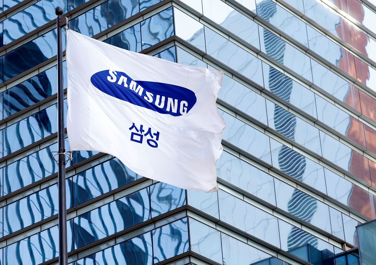 서울 서초구 서초대로 삼성전자 서초사옥 게양대에 걸린 삼성 깃발. 뉴스1