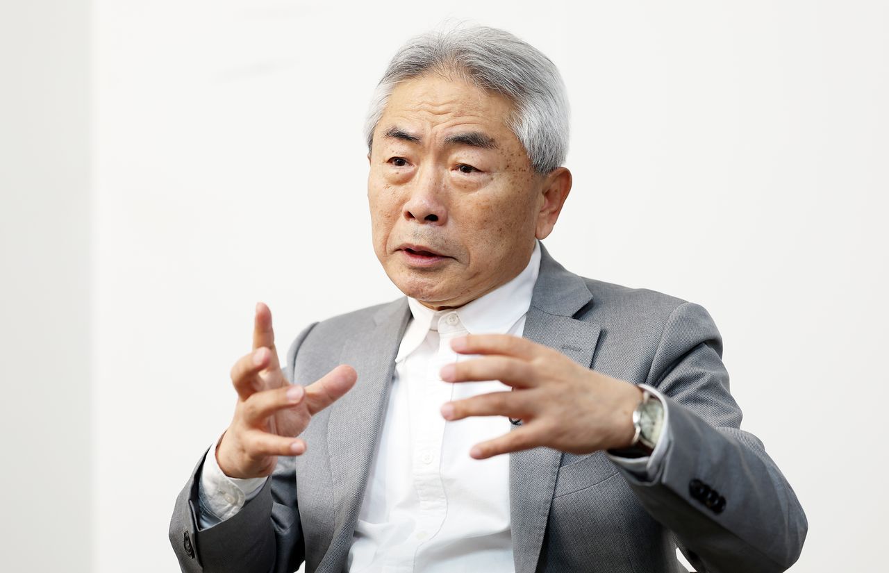 지난 16일 정규재 전 주필이 서울 종로구 자신의 사무실에서 중앙일보와 인터뷰하고 있다. 변선구 기자