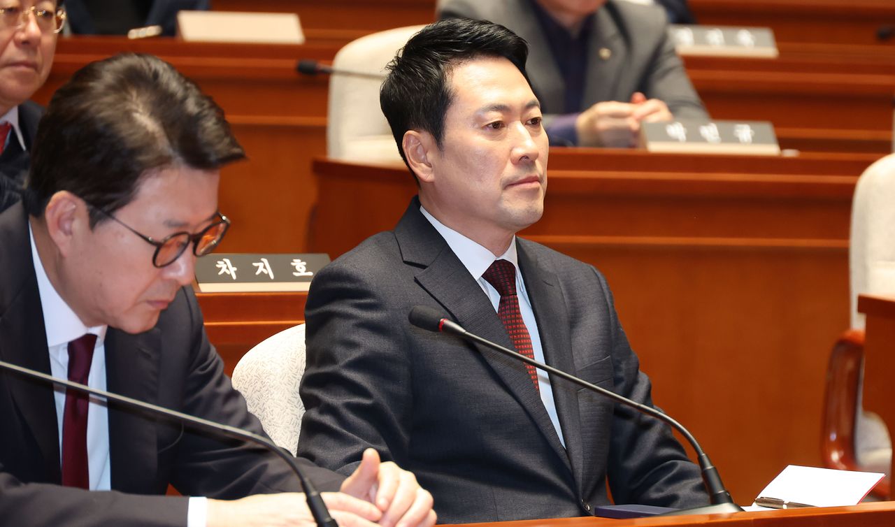 장동혁 국민의힘 대표가 2일 오후 서울 여의도 국회에서 열린 의원총회에서 잠시 생각에 잠겨 있다. 뉴시스