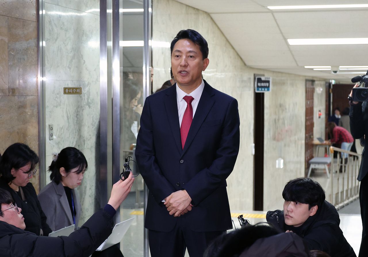 오세훈 서울시장이 2일 오전 서울 여의도 국회에서 '국민의힘-서울시 부동산정책협의회'를 마친 뒤 백브리핑을 하고 있다. 뉴시스