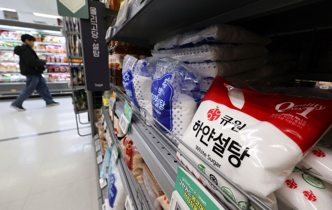 서울 시내 한 대형마트에 설탕 제품들이 진열되어 있다. 뉴스1