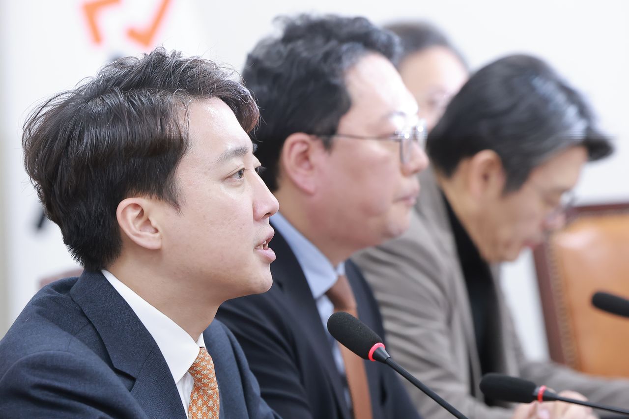 이준석 개혁신당 대표가 2일 국회에서 열린 최고위원회의에 참석해 발언하고 있다. 연합뉴스