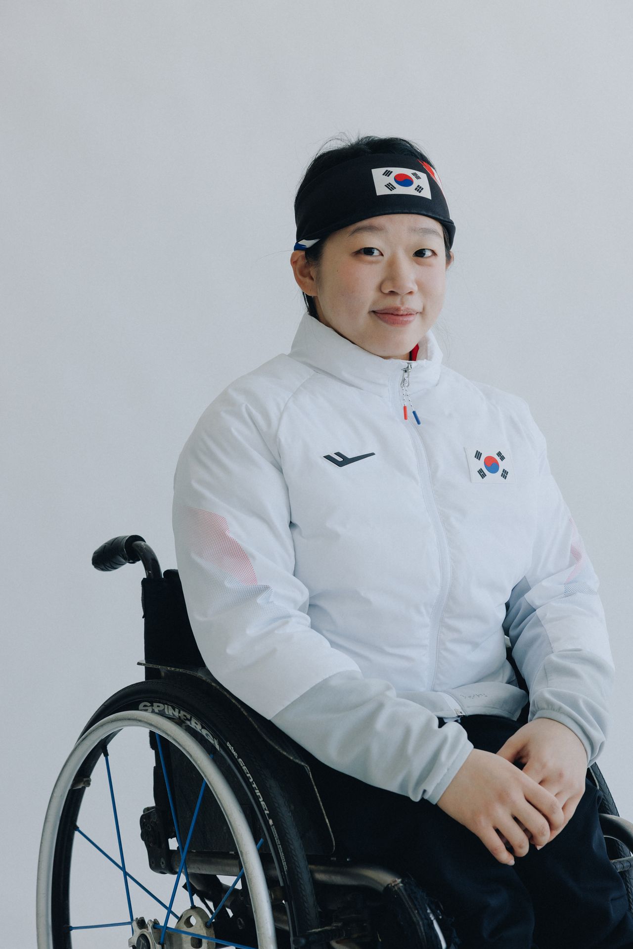 밀라노·코르티나 동계패럴림픽 단복을 입은 노르딕 스키 국가대표 김윤지. 사진=대한장애인체육회