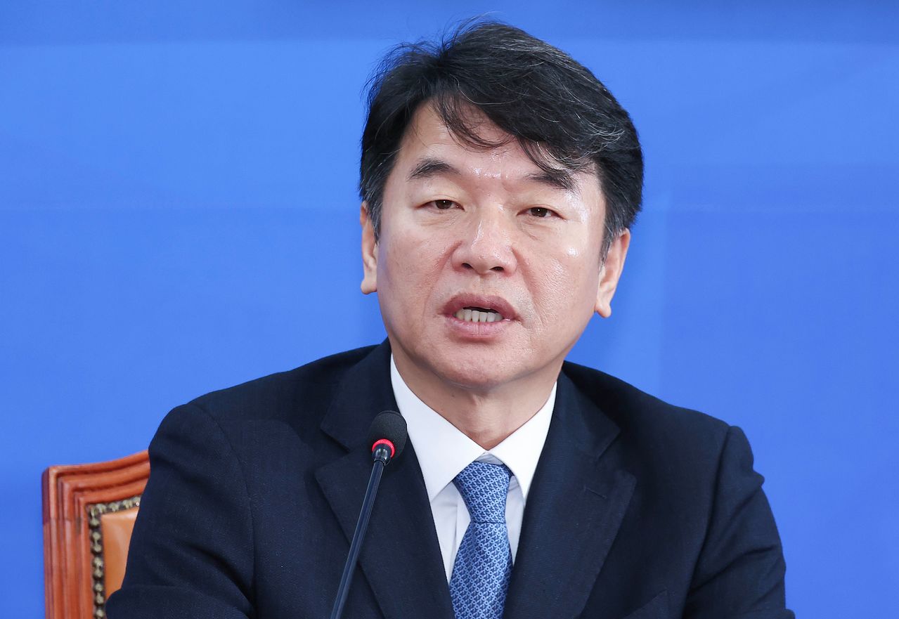 문진석 더불어민주당 원내수석부대표가 지난 1월 8일 오전 국회에서 열린 현 지도부 마지막 정책조정회의에서 발언하고 있다. 임현동 기자. 