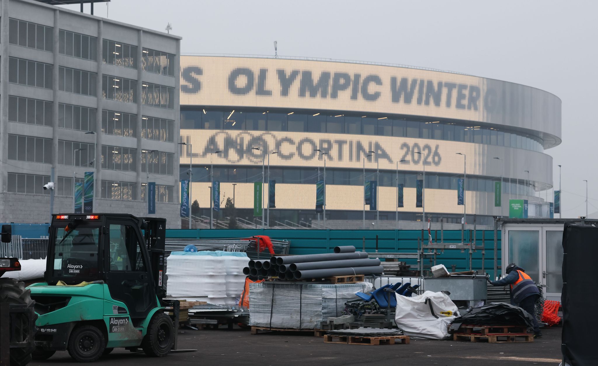 북미아이스하키리그 스타들이 경기를 펼칠 밀라노 산타줄리아 아레나. 올림픽 개막을 나흘 앞둔 지난 2일까지 공사 중이다. 김종호 기자