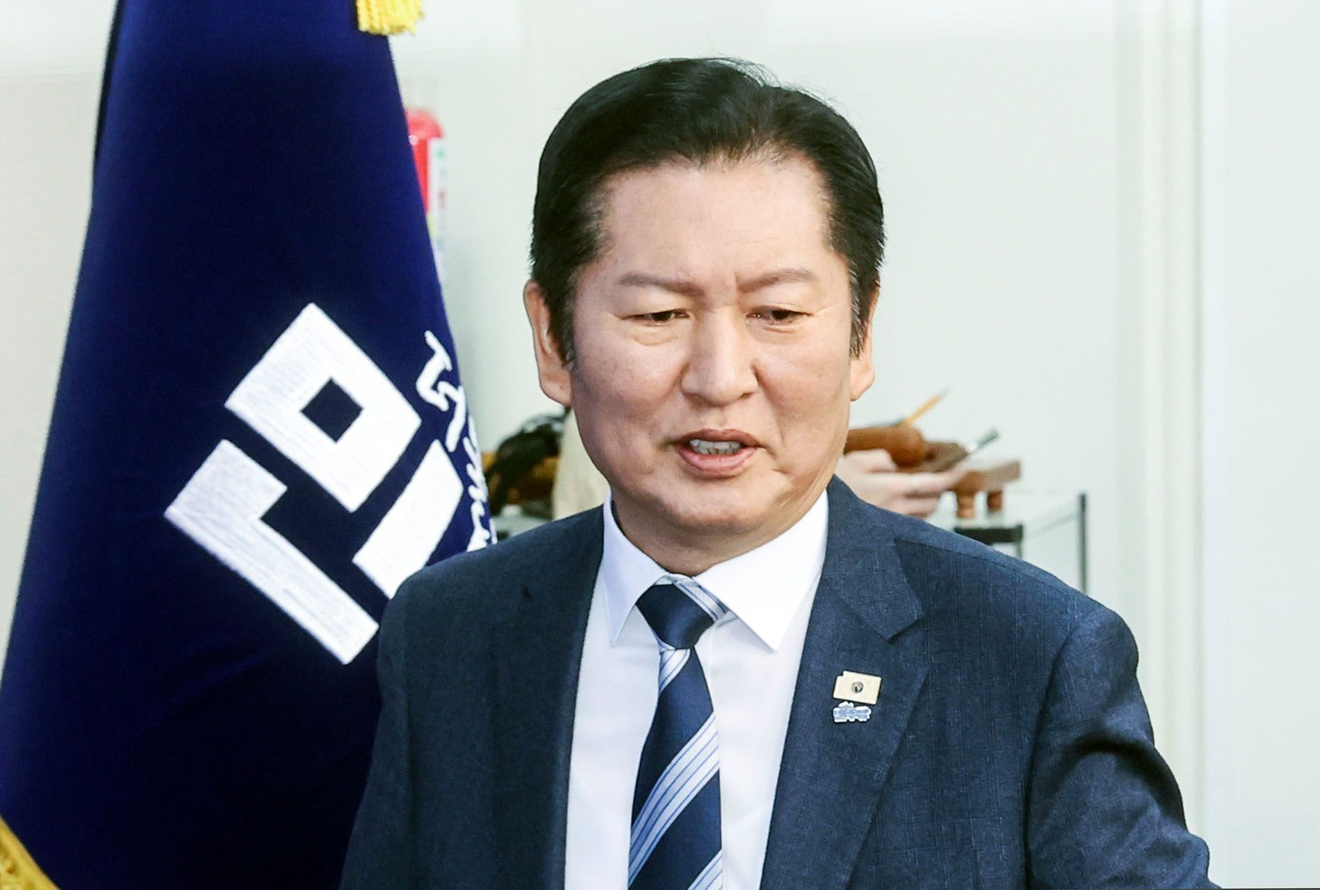 정청래 더불어민주당 대표가 3일 국회에서 열린 코리아 프리미엄 K-자본시장 특별위원회 전체회의에 참석하고 있다. 김성룡 기자