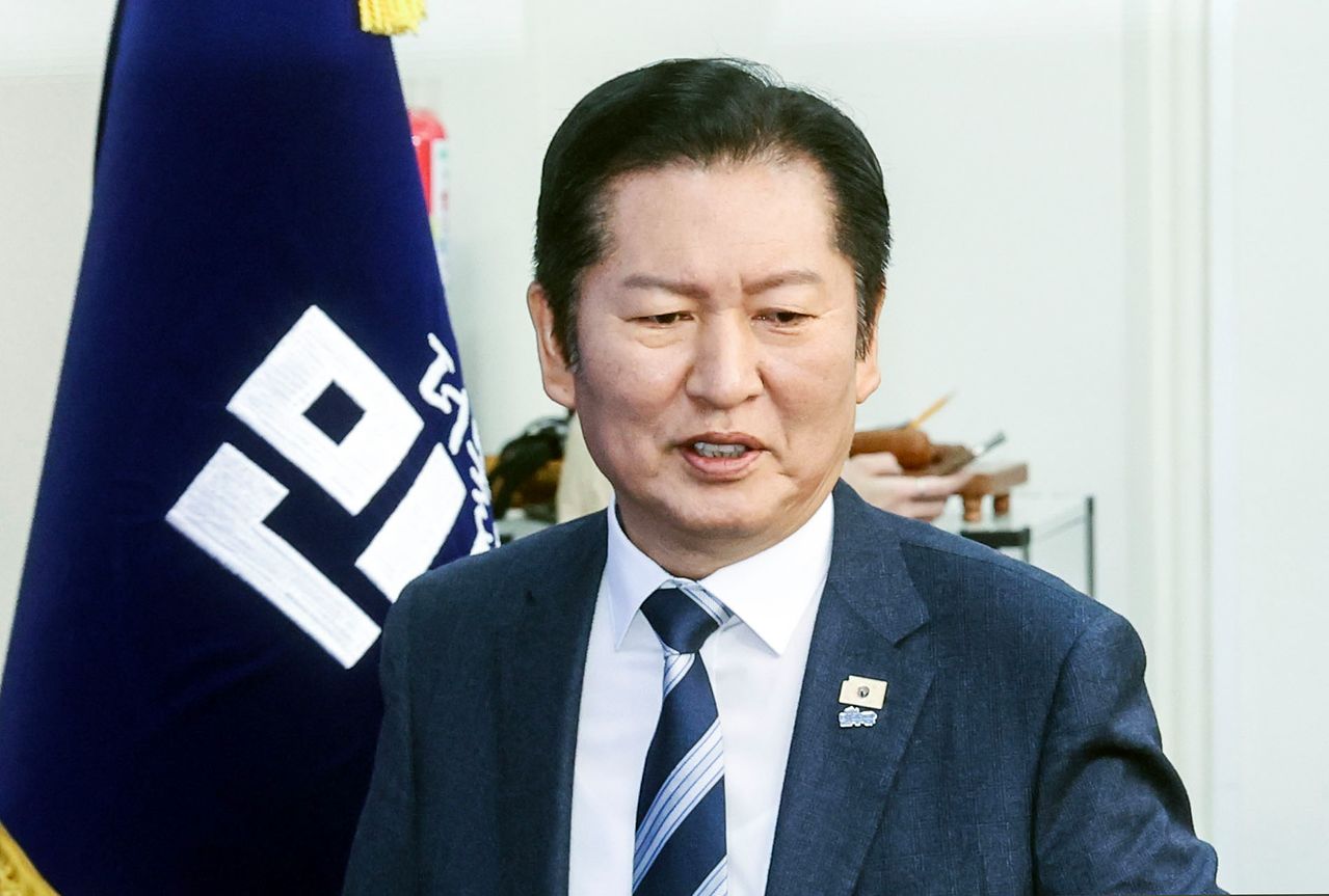 정청래 더불어민주당 대표가 3일 국회에서 열린 코리아 프리미엄 K-자본시장 특별위원회 전체회의에 참석하고 있다. 김성룡 기자