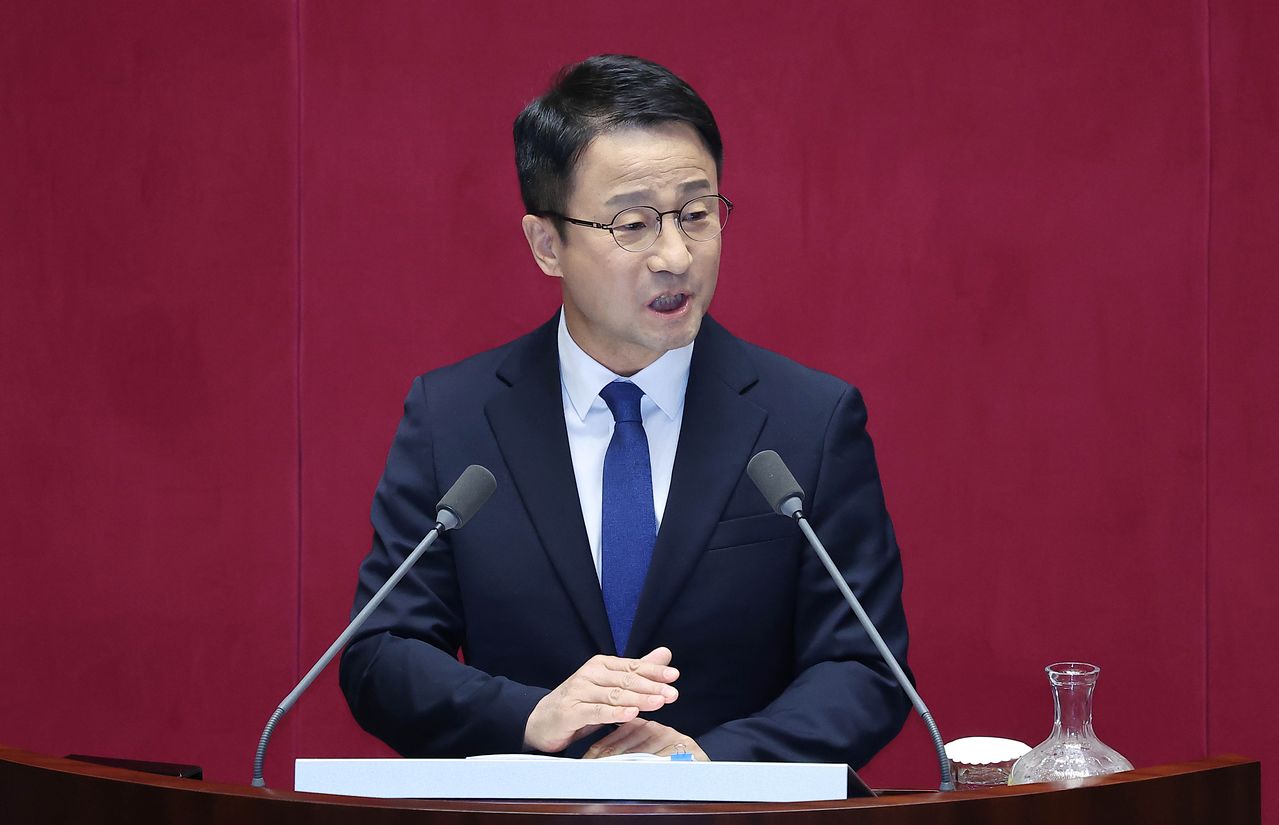 한병도 더불어민주당 원내대표가 3일 국회 본회의장에서 교섭단체 대표연설을 하고 있다. 임현동 기자 