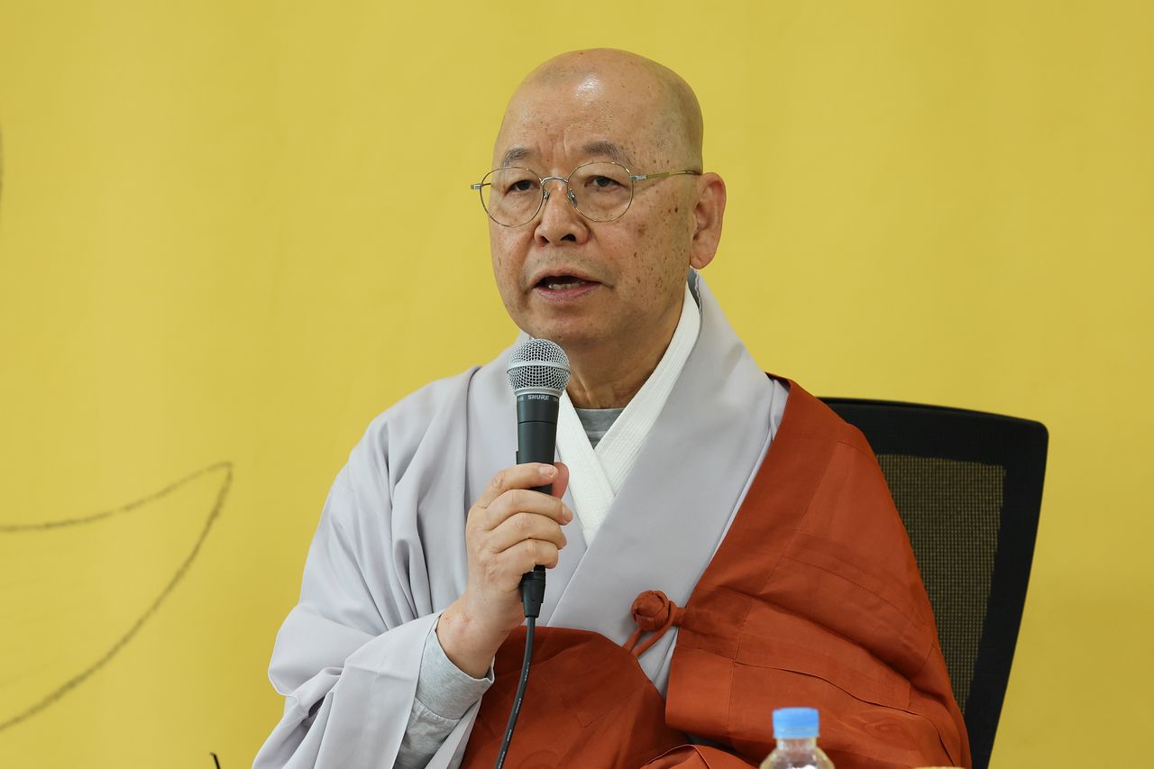 조계종 사회복지재단 대표이사 도륜 스님은 "올해는 미래를 위한 내실 다지기, 다양한 복지 사업들의 기반을 공고히 하도록 마 음을 모으겠다"고 말했다. 연합뉴스