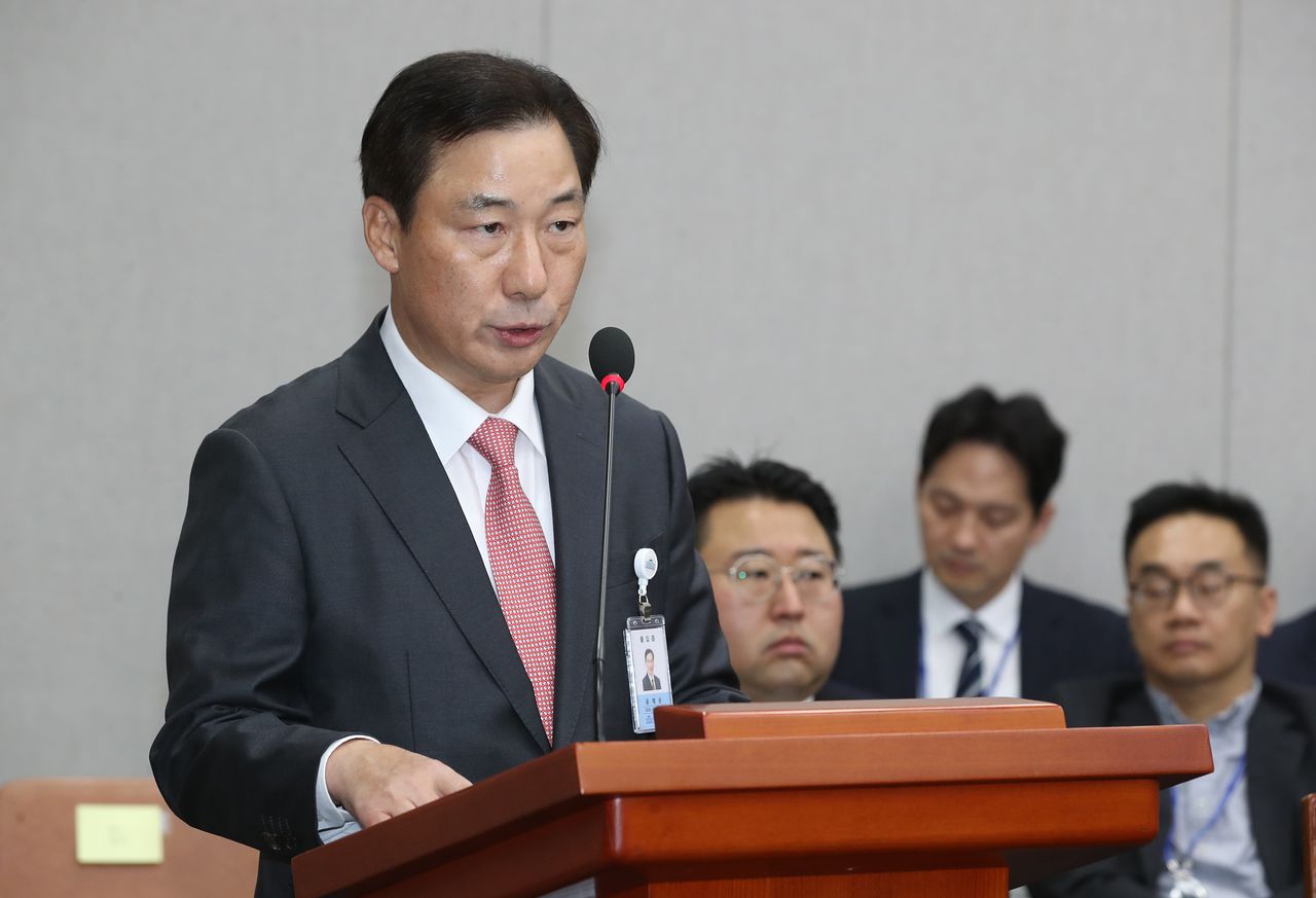 윤재순 당시 대통령실 총무비서관이 지난 2024년 11월 19일 오후 서울 여의도 국회에서 열린 운영위원회 전체회의에 출석해 예산안 관련 제안 설명을 하고 있다. 뉴스1