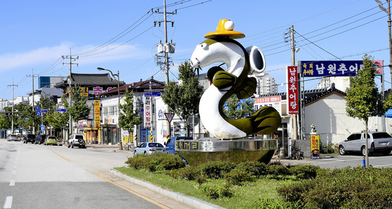 광한루원 인근에 조성된 남원 추어탕 거리. [중앙포토]