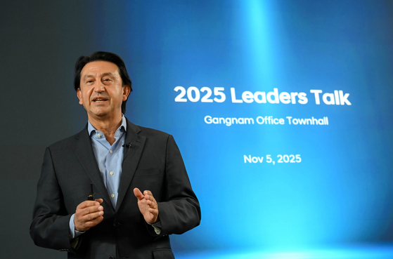 현대자차는 외국인 최고경영자(CEO)로 호세 무뇨스 사장을 선임한 이후, 글로벌 경영진과 국내 임직원 간 소통을 강화하고 있다. 사진은 호세 무뇨스 사장이 타운홀 미팅 ‘2025 리더스 토크’에서 임직원들과 소통하는 모습. 뉴스1