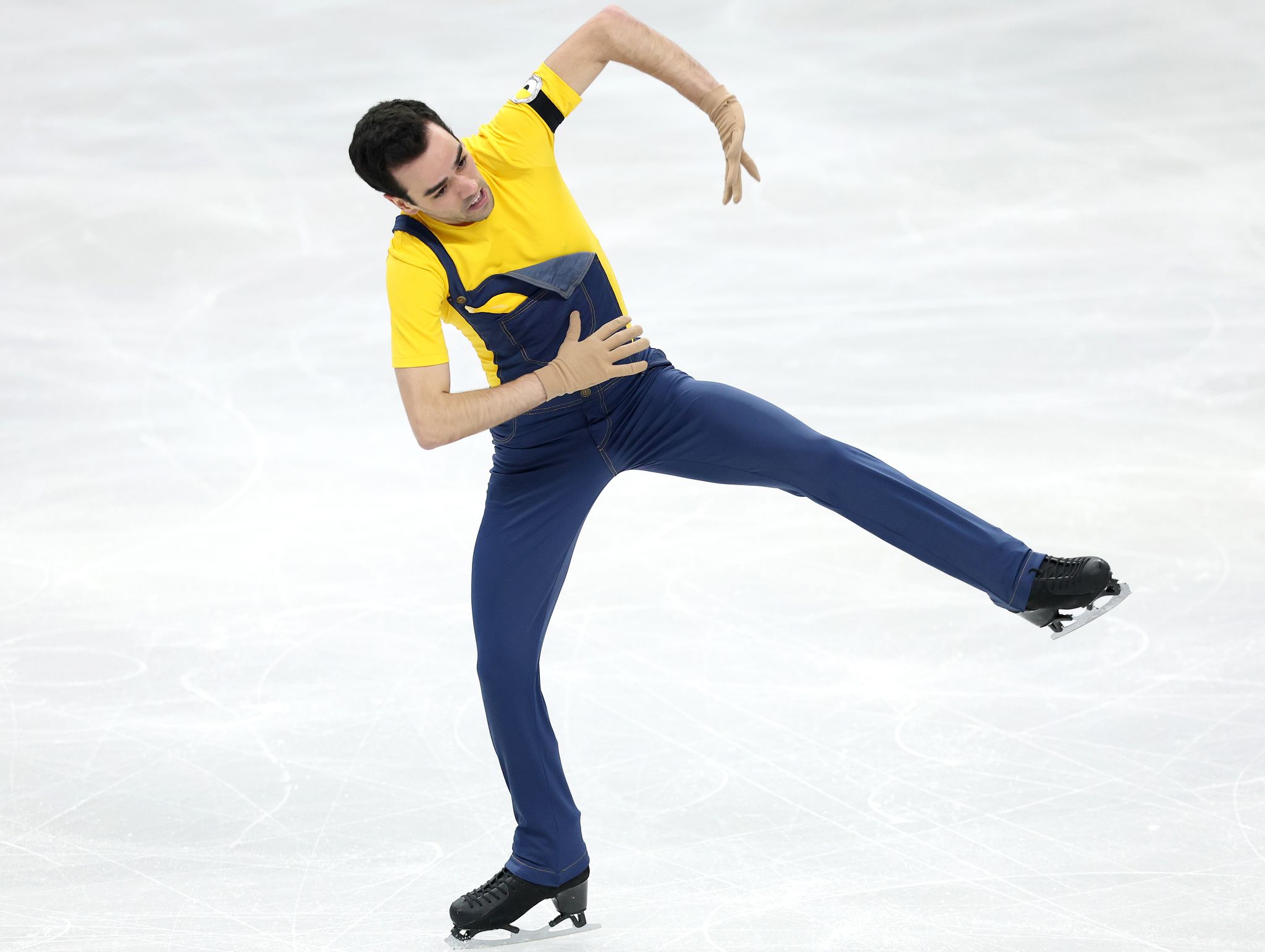 스페인 피겨스케이팅 남자 싱글 국가대표 과리노 사바테가 지난 15일(현지시간) 영국 셰필드에서 열린 2026 국제빙상경기연맹(ISU) 유럽 피겨스케이팅 선수권대회 남자 쇼트 프로그램에서 연기를 펼치고 있다. EPA=연합뉴스