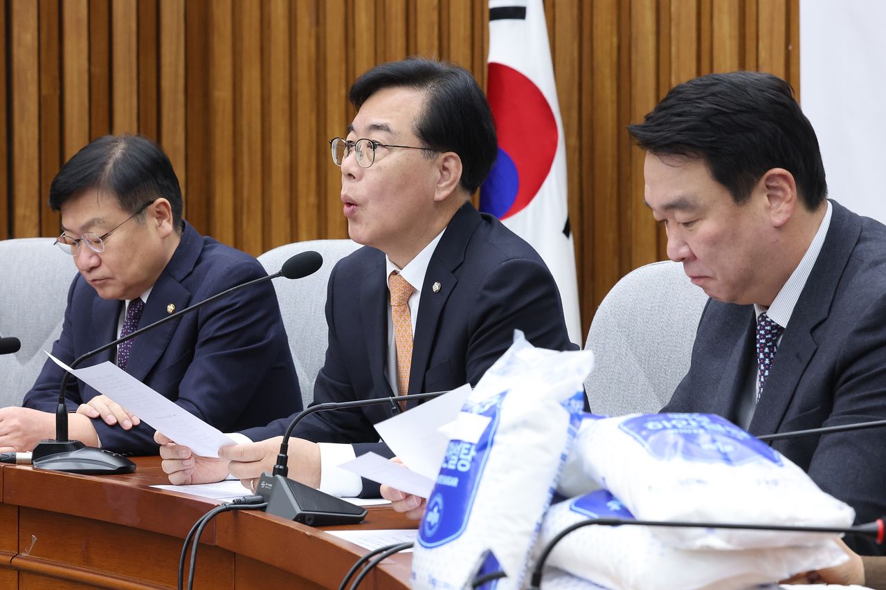 송언석 국민의힘 원내대표가 3일 서울 여의도 국회에서 열린 원내대책회의에서 발언하고 있다. 뉴스1