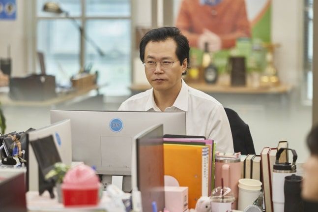 예능 '직장인들' 속 '후장님' 백부장을 연기하는 백현진. 사진 쿠팡플레이 