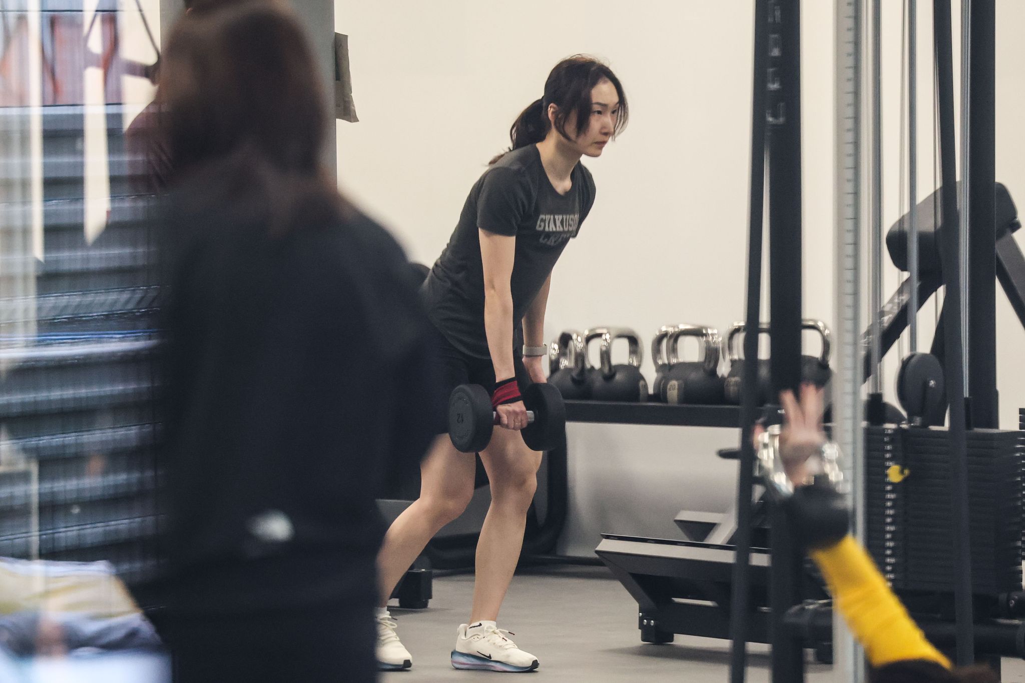 3일 이탈리아 밀라노 올림픽선수촌 피트니스센터에서 쇼트트랙 최민정이 훈련하고 있다. 김종호 기자